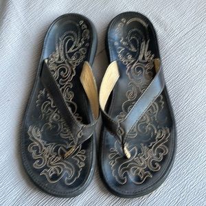 OluKai Paniolo flip flops Black size 8.5 women’s